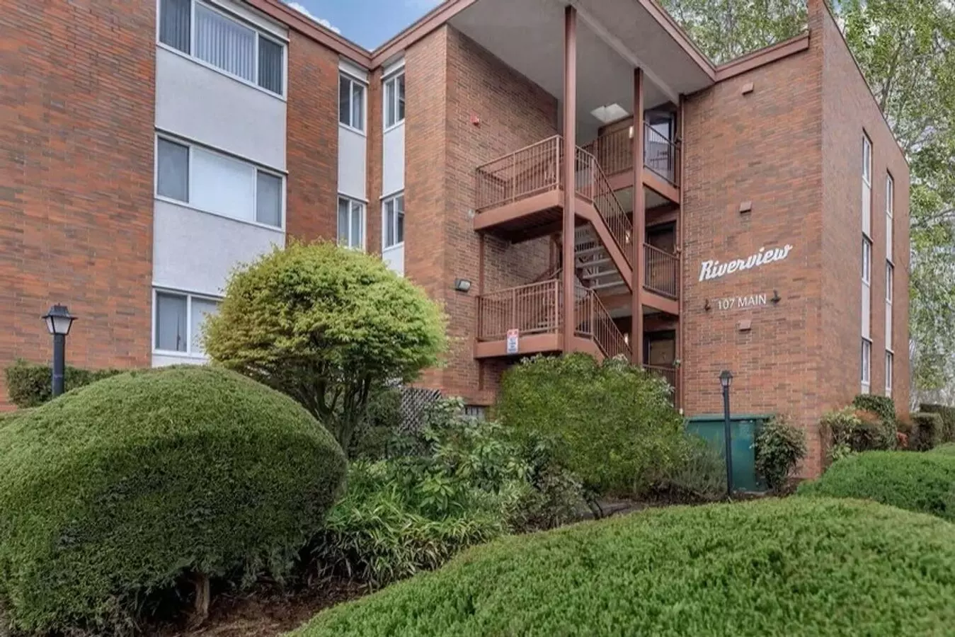 Riverview Apartments photo 3