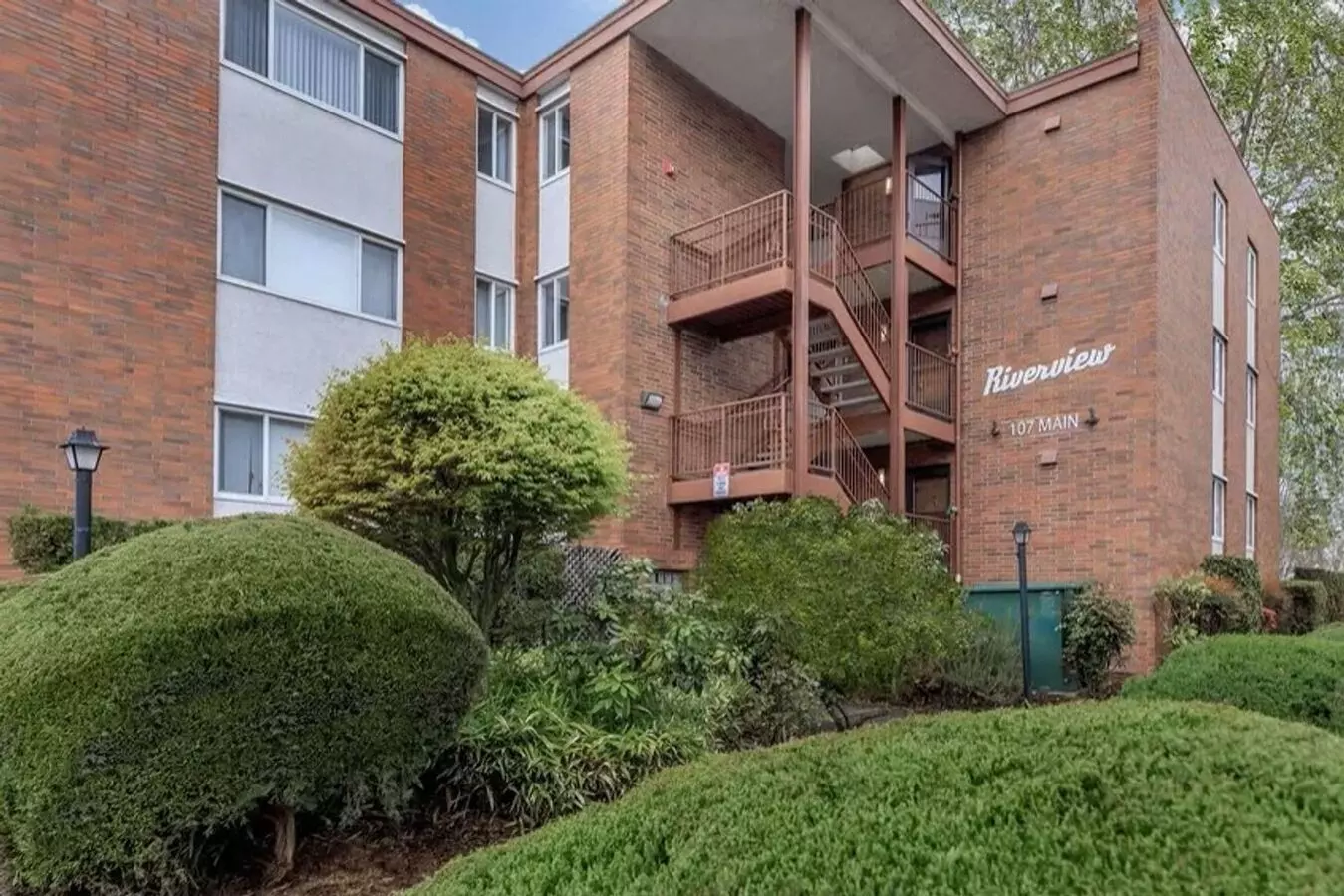 Riverview Apartments photo 5
