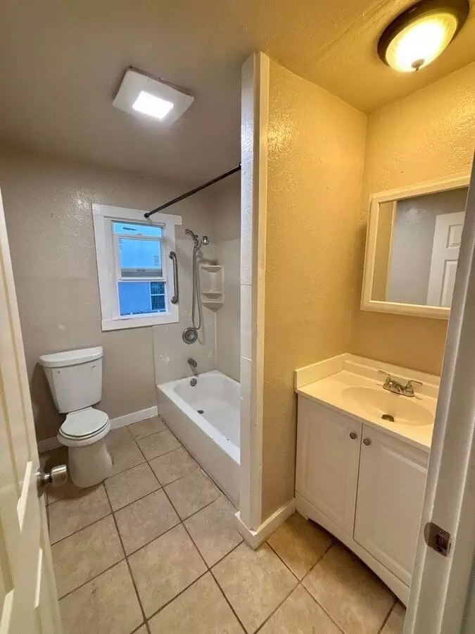 1537 Truman Street, Richmond (Apartment) photo 3