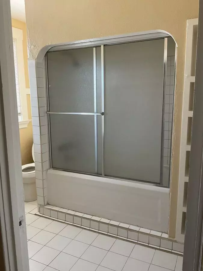 Updated 1 BR/1 BA in Convenient Location photo 2
