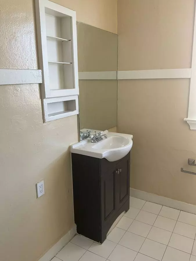 Updated 1 BR/1 BA in Convenient Location photo 5