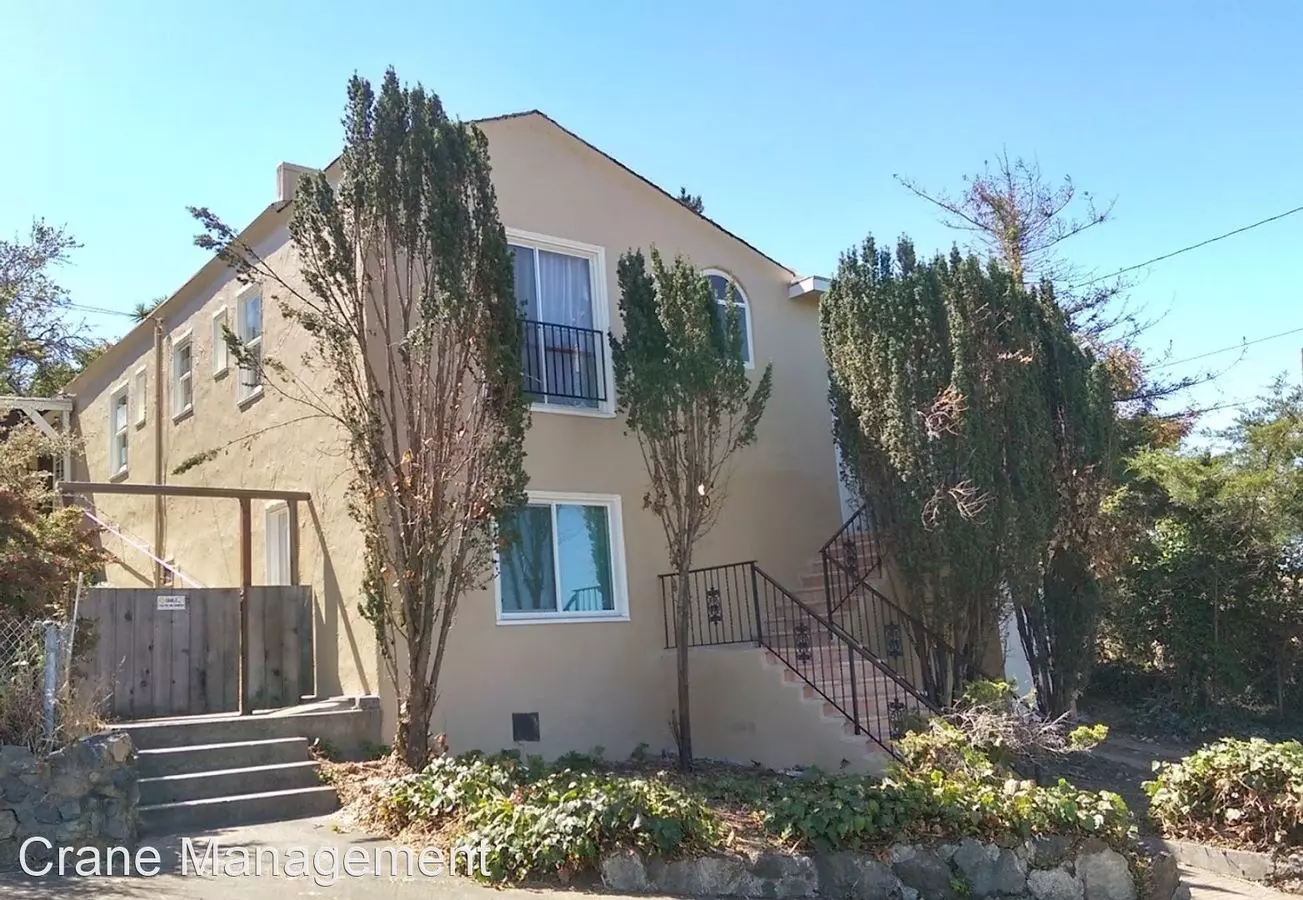 2420 Foothill Ave photo 4