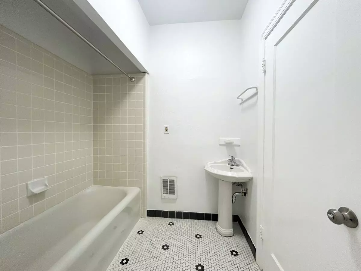 13th Street - 34 photo 5