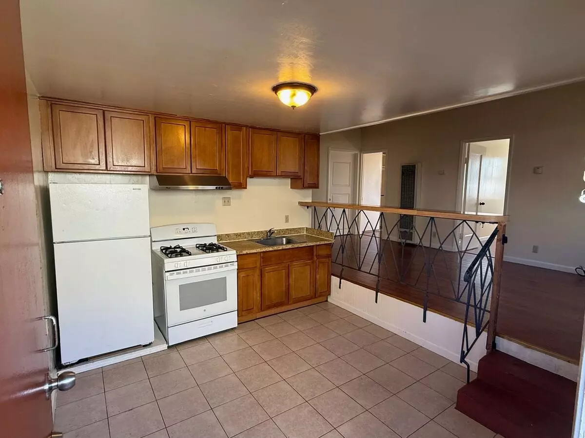 45th St, 317 photo 2