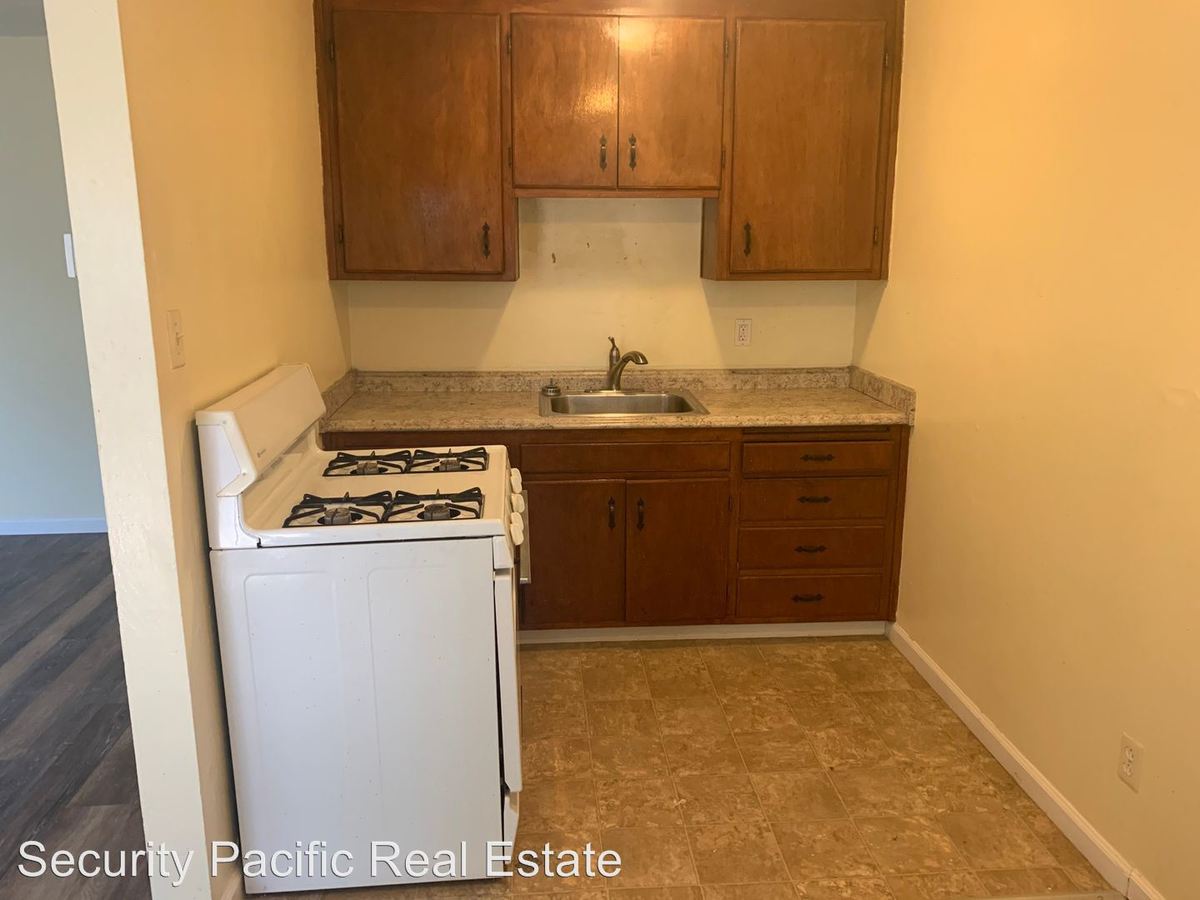 945 S 45th Street photo 2