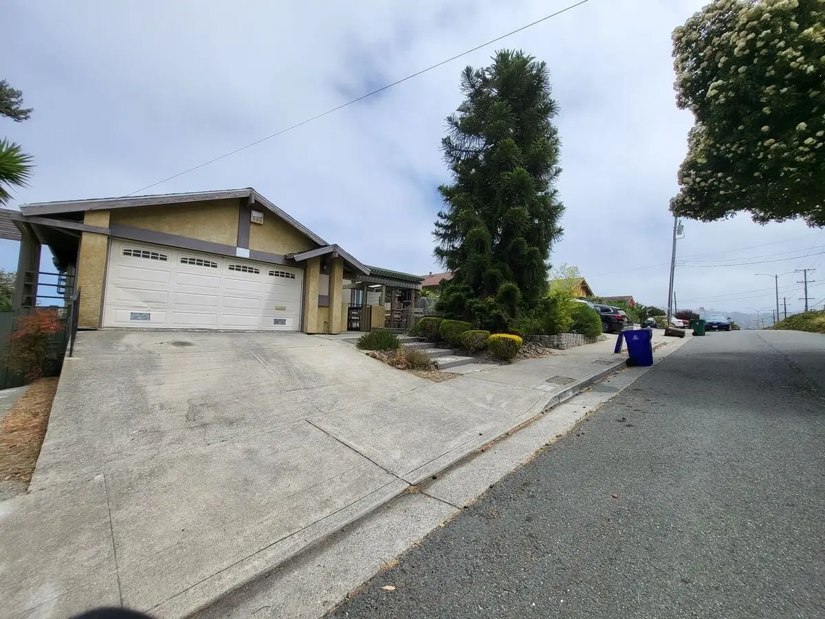 Beautiful 3-bedroom, 3-bath Home With Bonus Room In Richmond’s Bayview District photo 5