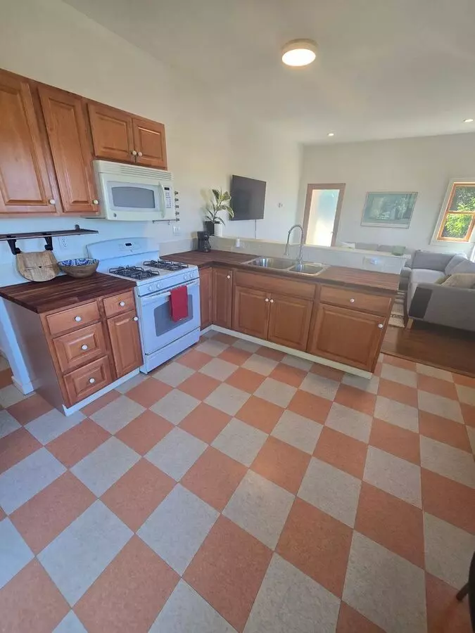 Beautiful Adu Unit Available .... photo 3