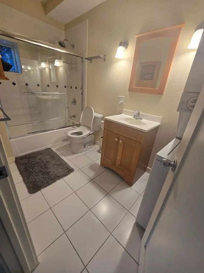 Beautiful Adu Unit Available .... photo 4