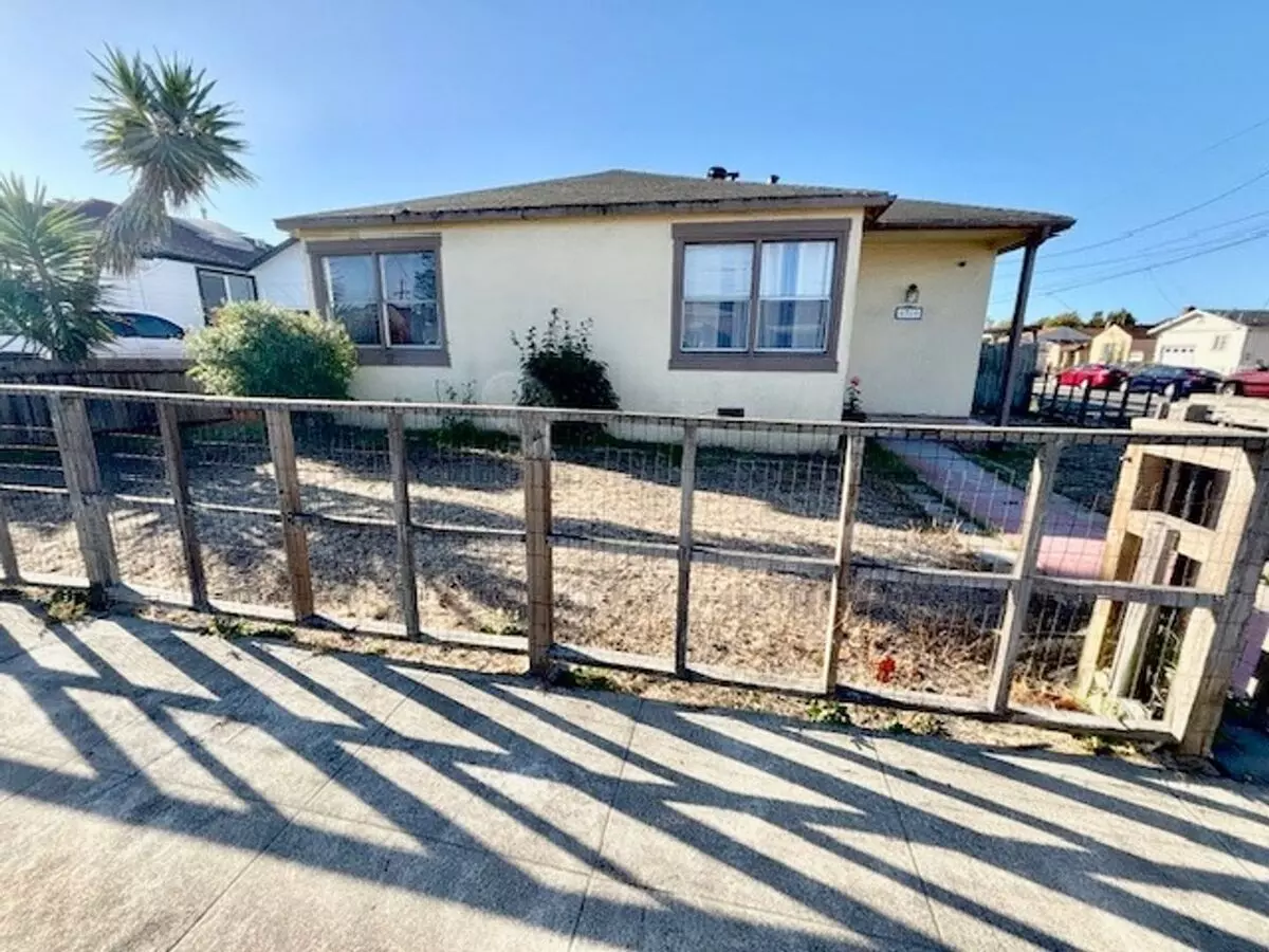 Great 3 Bed 2 Bath House In Richmond -- Coming Soon !!! photo 2