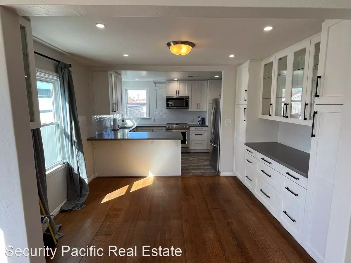 427 44th St photo 4