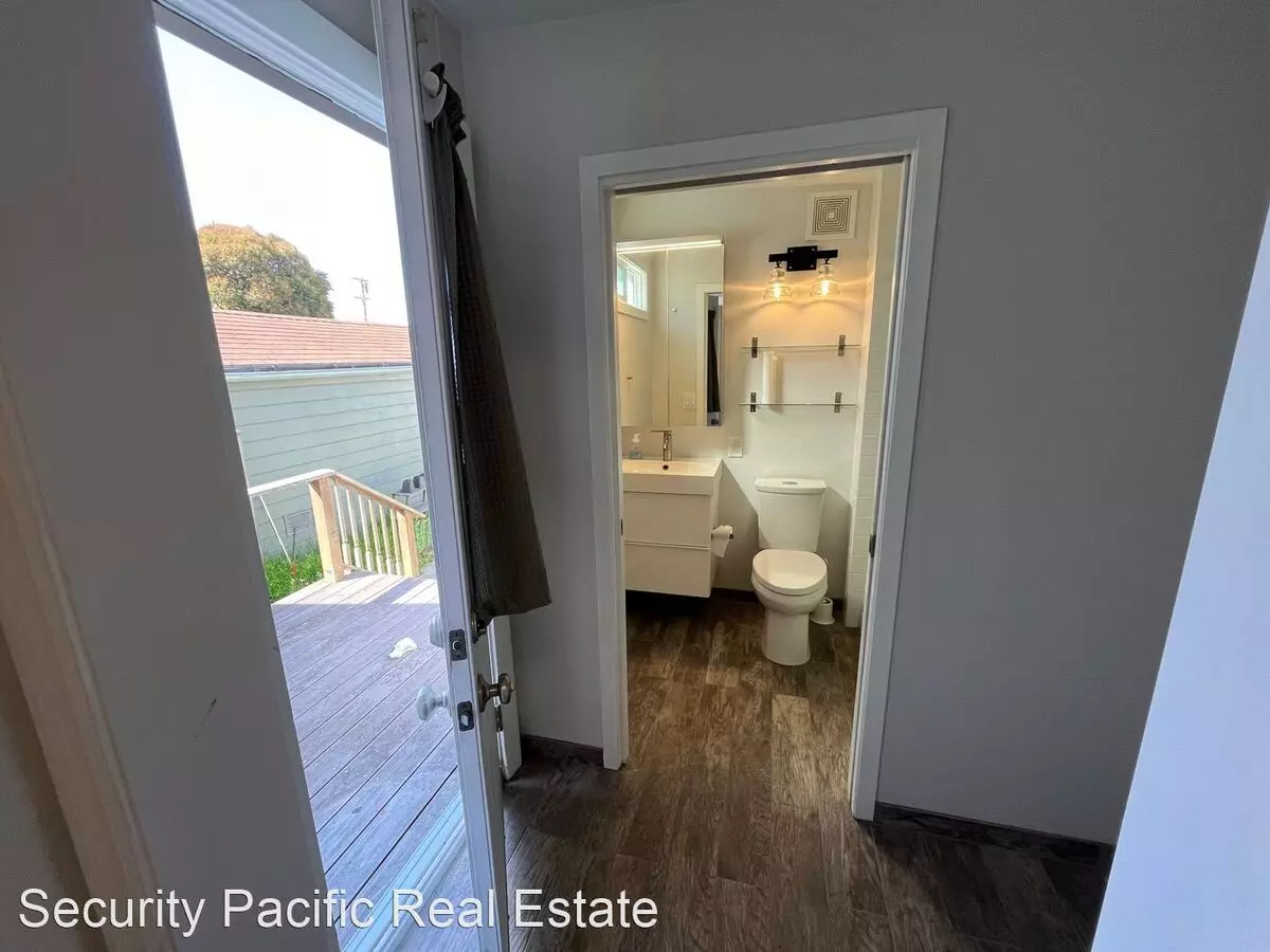 427 44th St photo 3