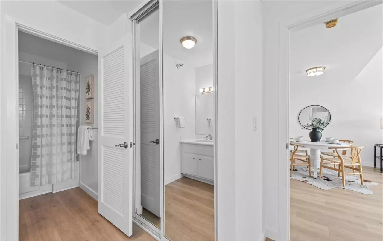 Newly Renovated 1 Bedroom Apartment photo 4