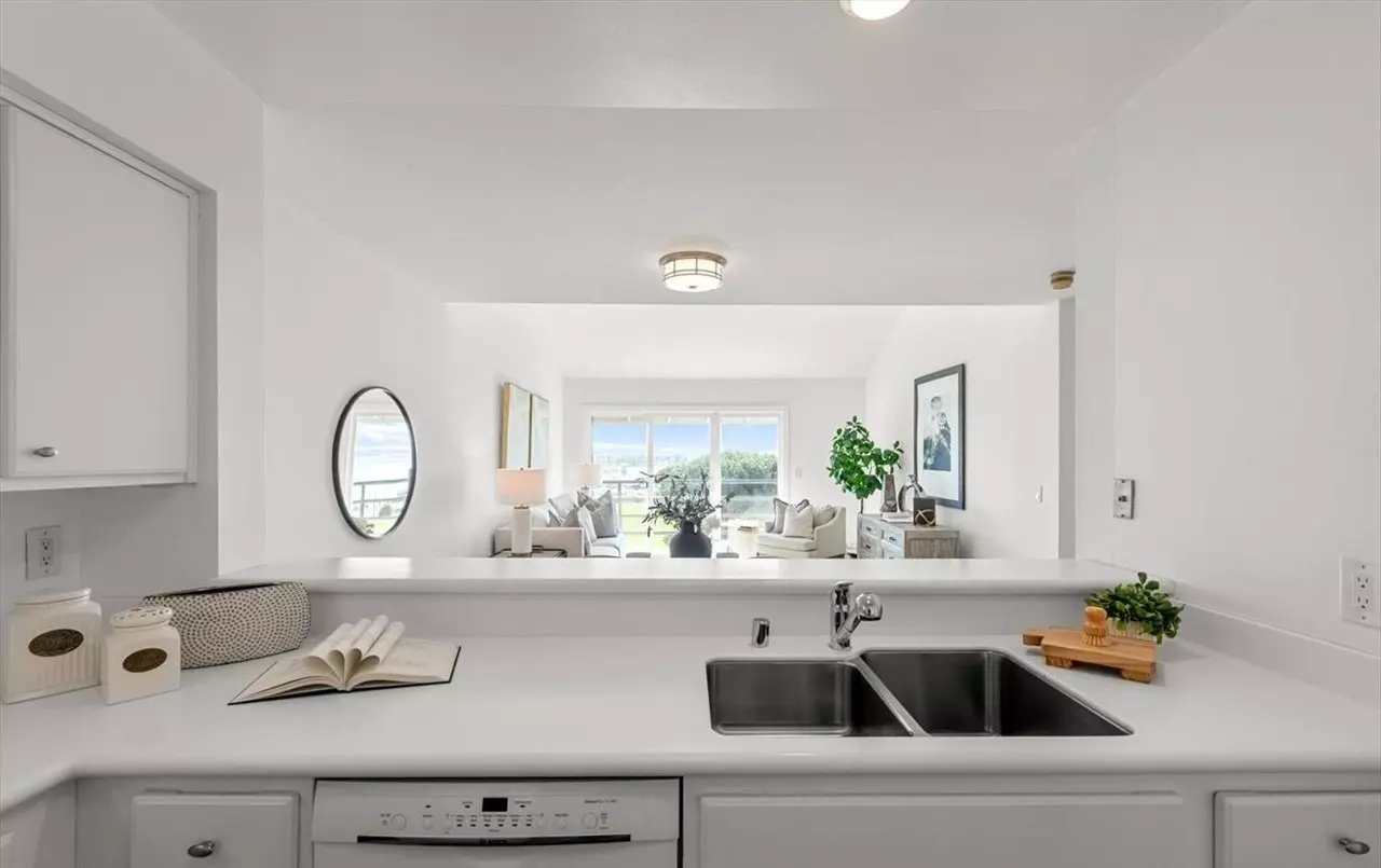 Newly Renovated 1 Bedroom Apartment