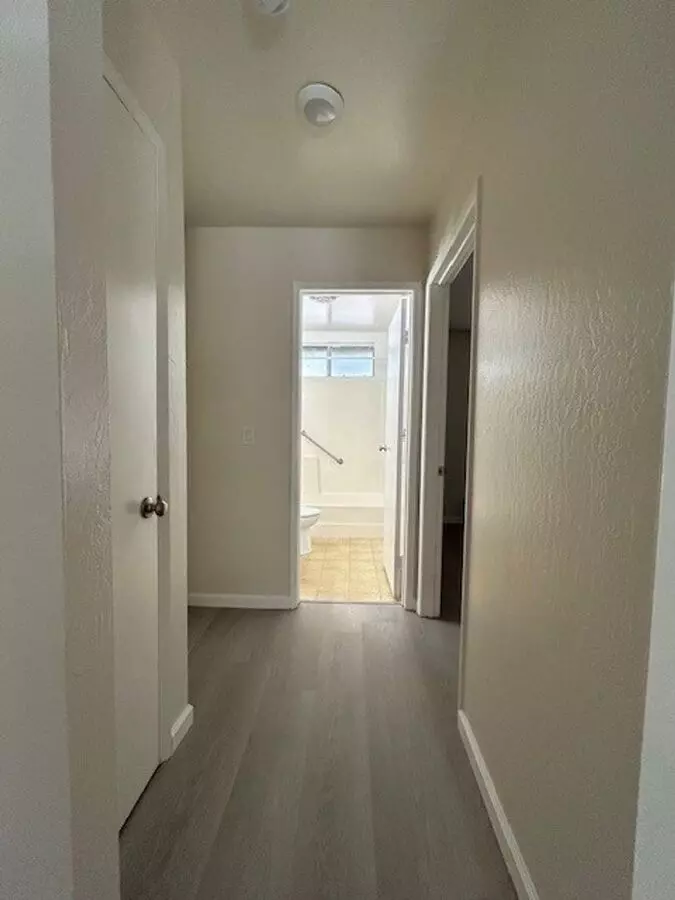 Spacious One Bedroom, large living room area photo 3