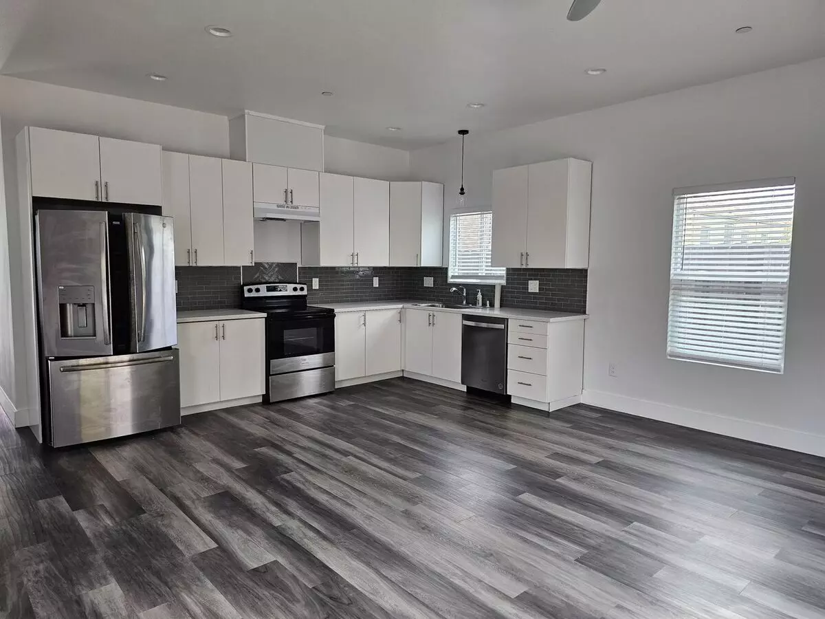 Sunny And Bright Newly Constructed 3-bedroom Home