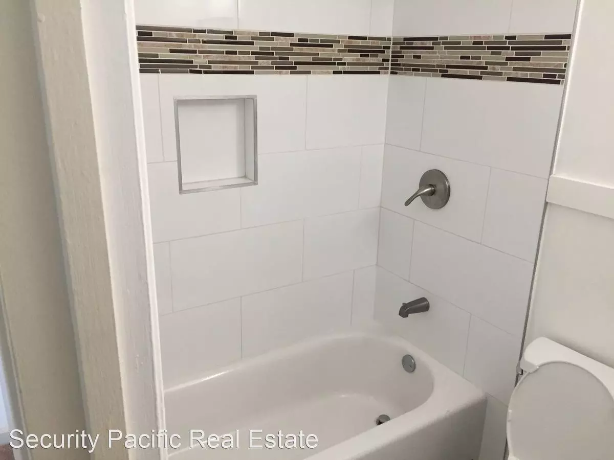301 Willard Ave photo 2