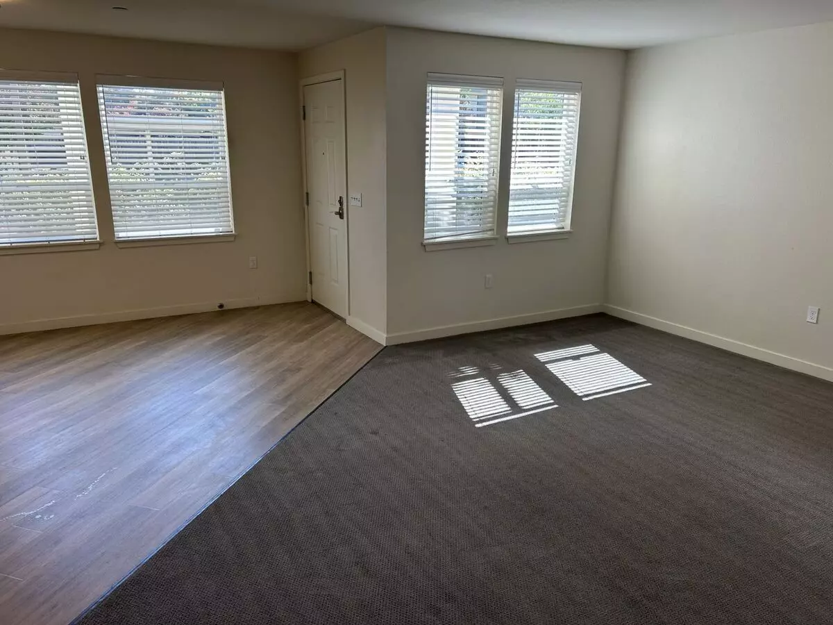 2 Bed, 1 Bath, 850 Square Foot Ground Floor-single Story Apartment With Air Conditioning photo 5