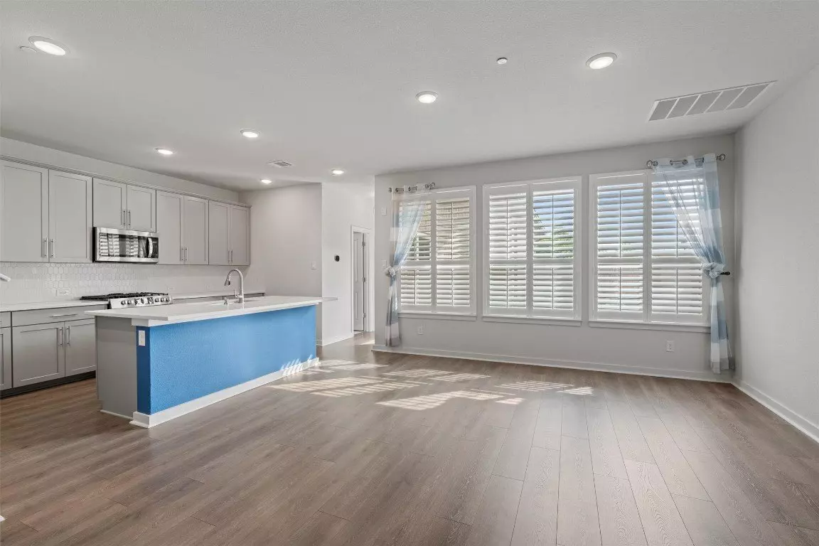 Spacious 3 Bedroom Townhome in Gated Community photo 2