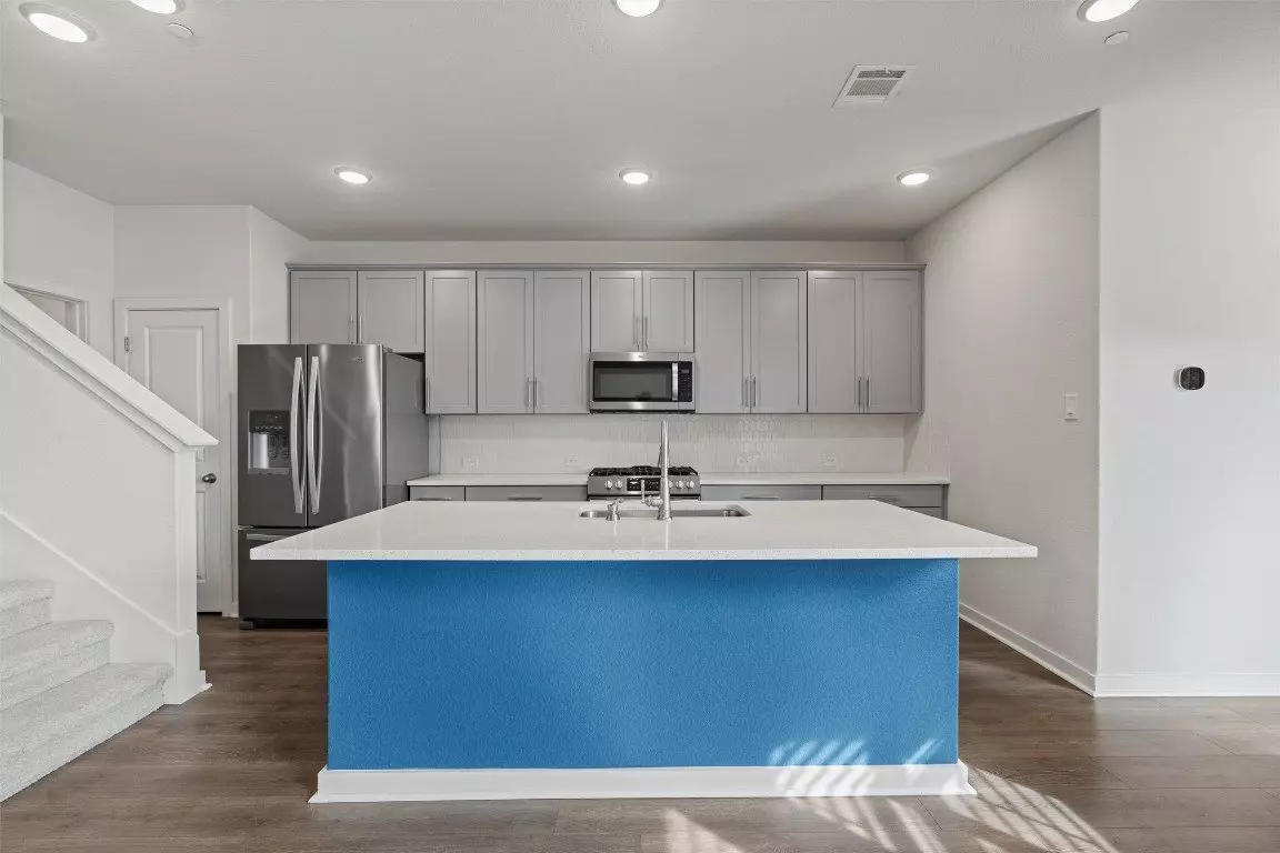 Spacious 3 Bedroom Townhome in Gated Community photo 5