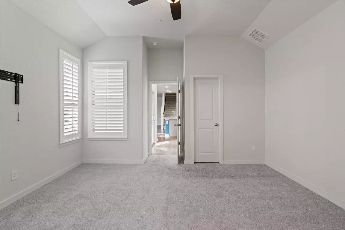 Spacious 3 Bedroom Townhome in Gated Community photo 4