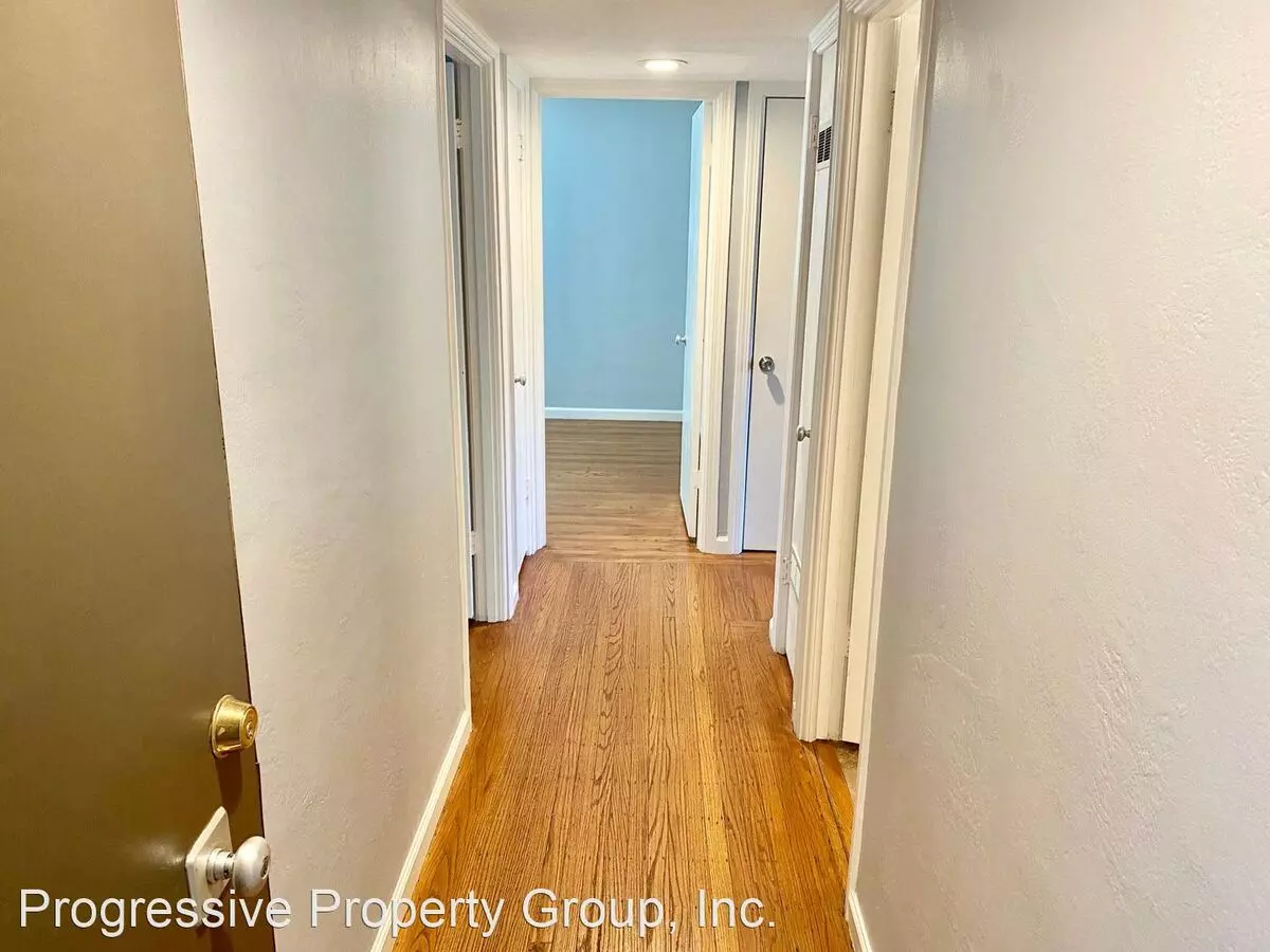 Pine Lane Apartments photo 4