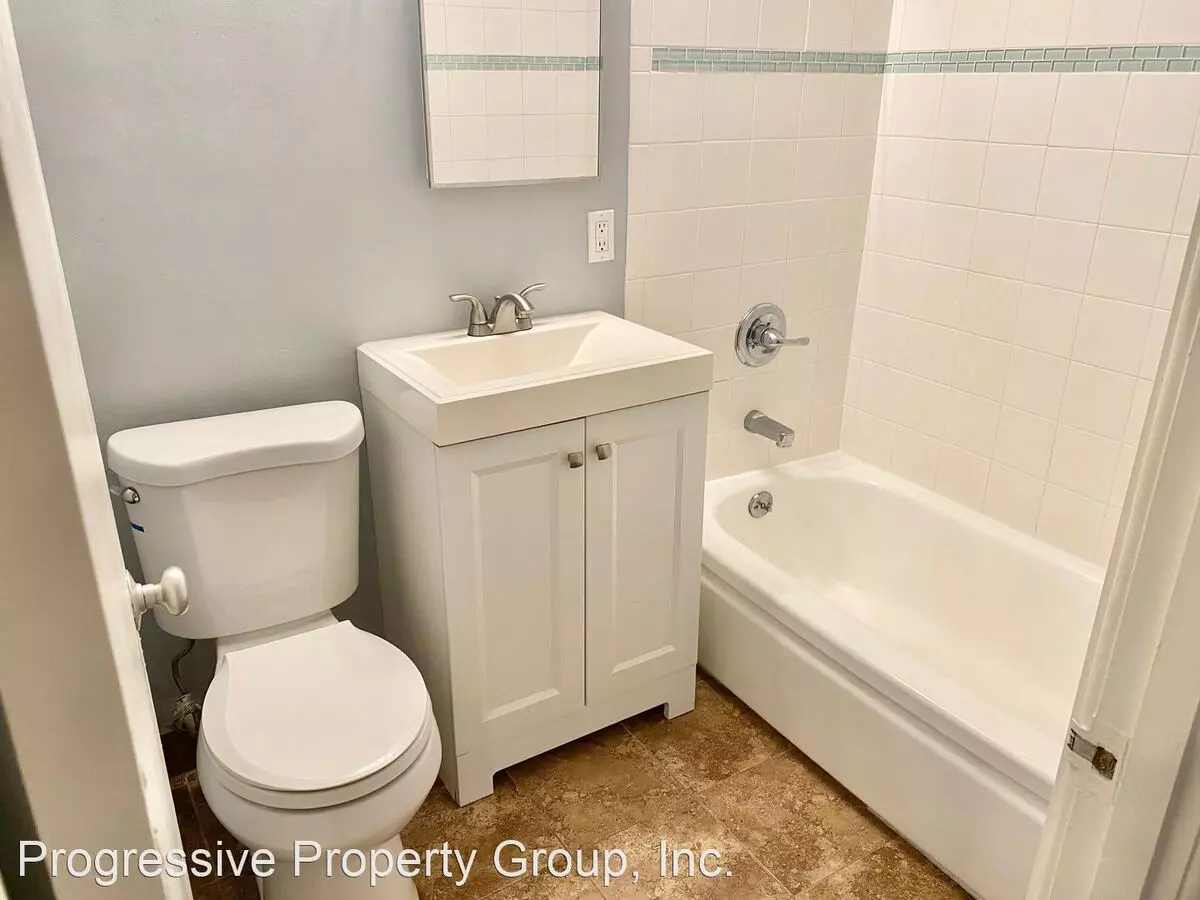 Pine Lane Apartments photo 5