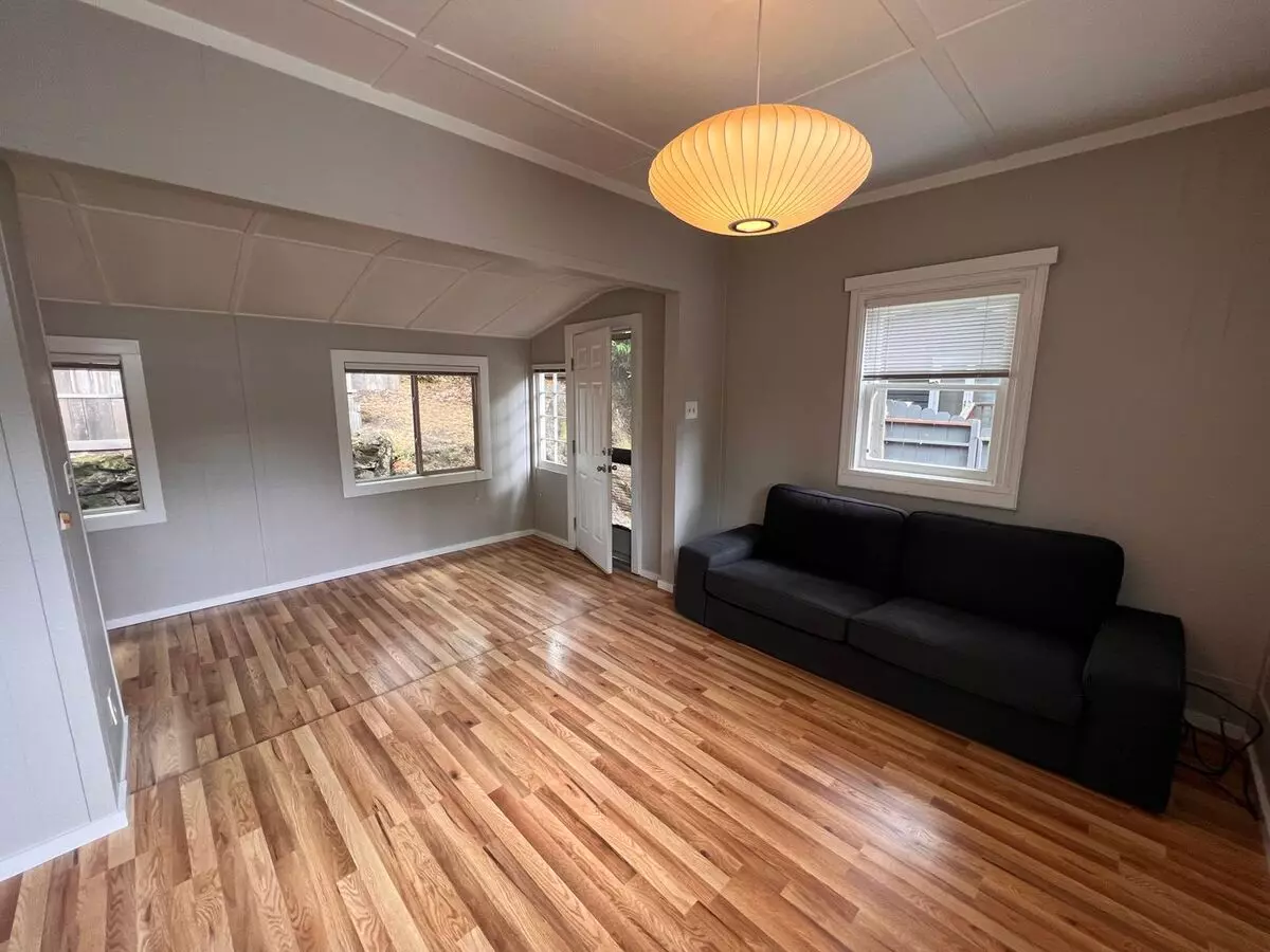 Charming Studio Cottage Home With Private Yard photo 5