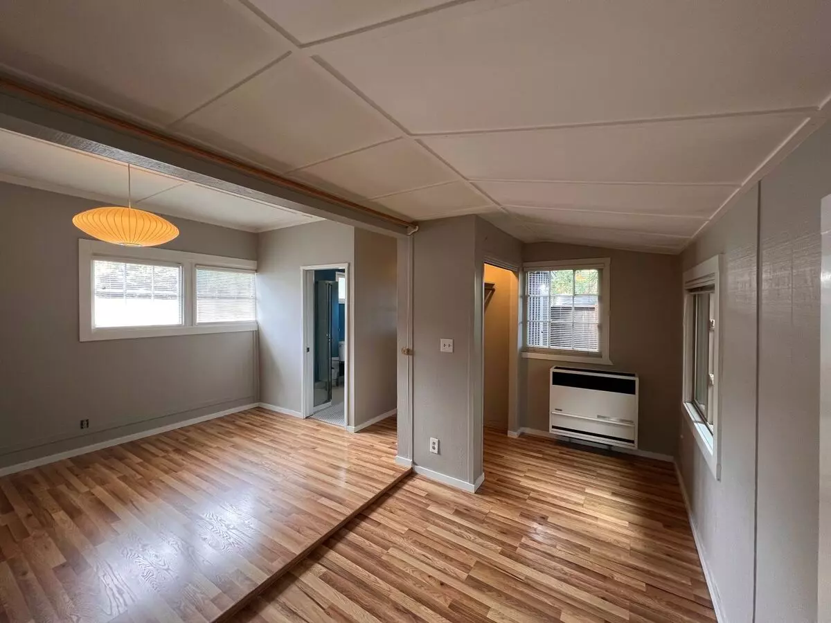 Charming Studio Cottage Home With Private Yard photo 3