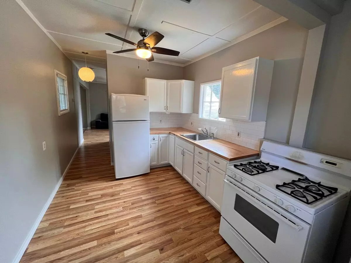 Charming Studio Cottage Home With Private Yard photo 4