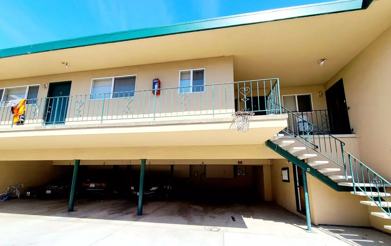 San Antonio Ave. photo 3