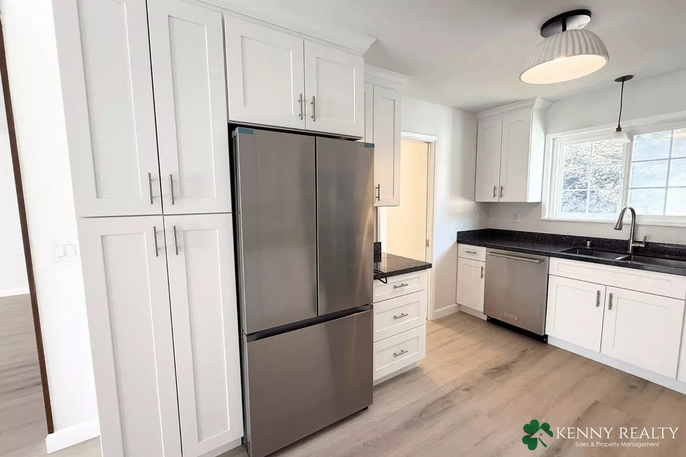 Spacious Remodeled 3 Bd/2 Ba Home, 2 Bonus Rooms &amp; Large Backyard photo 3