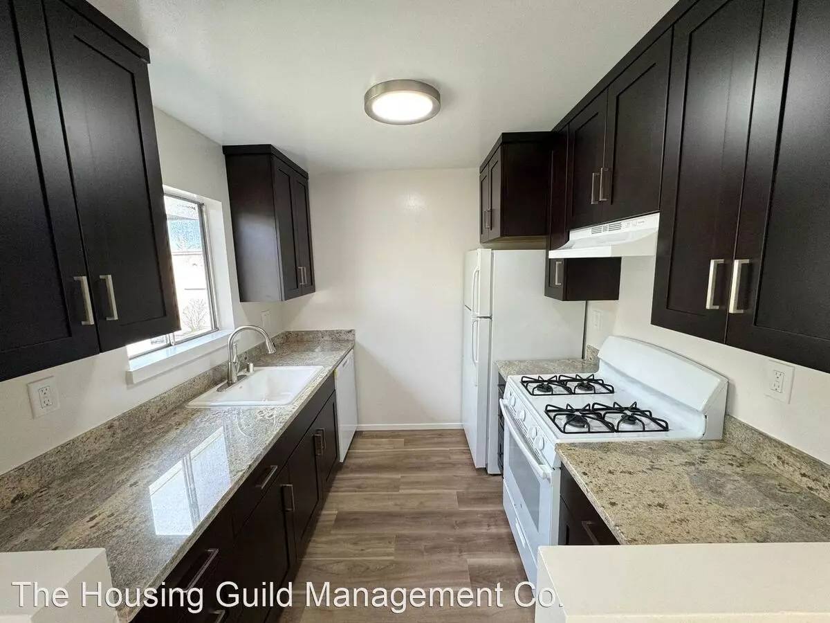 1464 Laurel St. Apts. photo 2