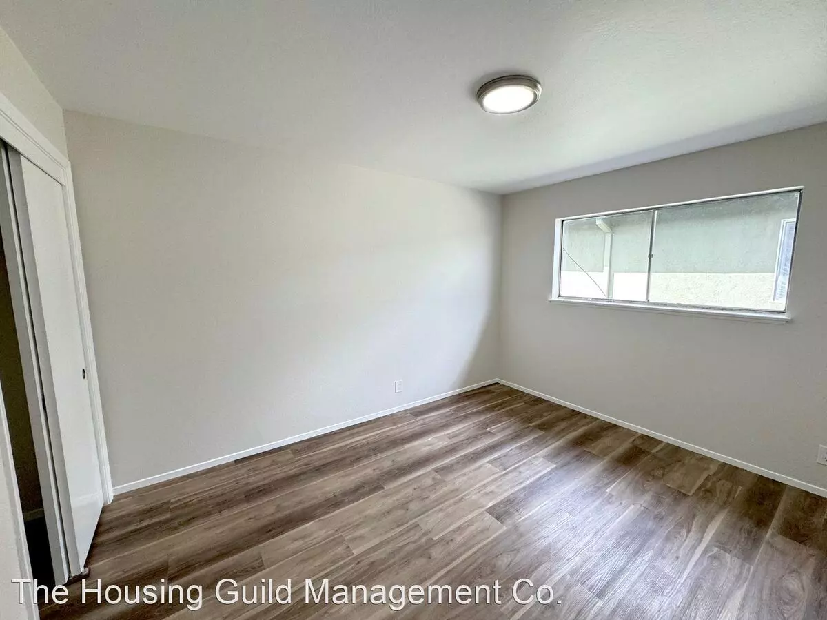 1464 Laurel St. Apts. photo 4