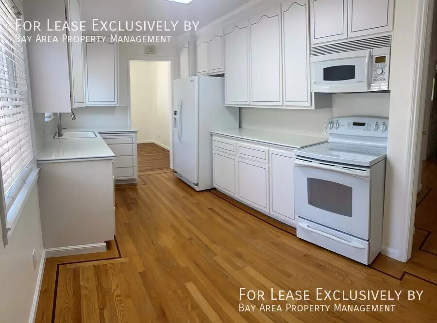 2048 Eucalyptus Avenue, San Carlos, CA 94070 photo 2