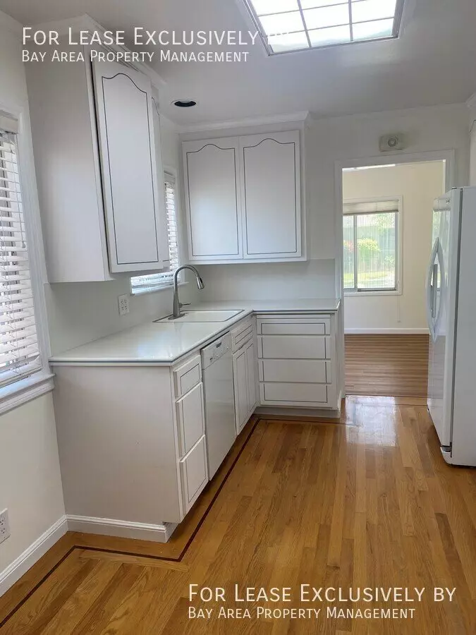 2048 Eucalyptus Avenue, San Carlos, CA 94070 photo 3