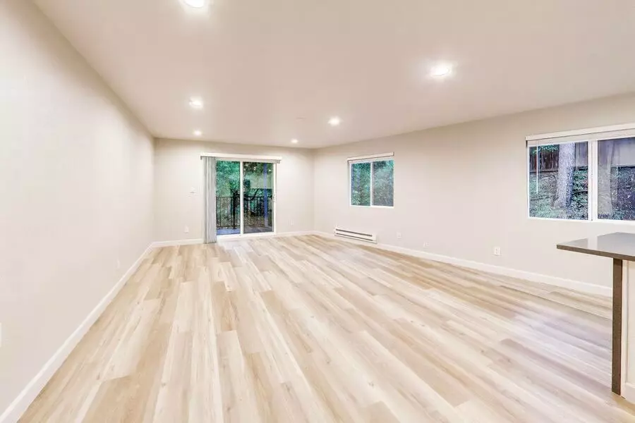 25 Devonshire Blvd photo 5