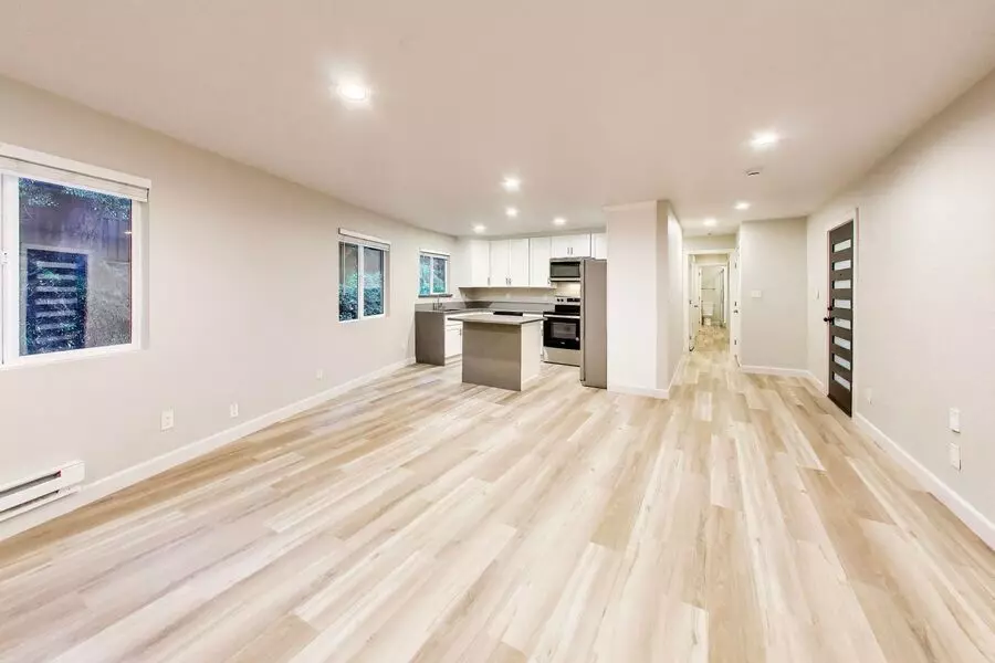 25 Devonshire Blvd photo 4