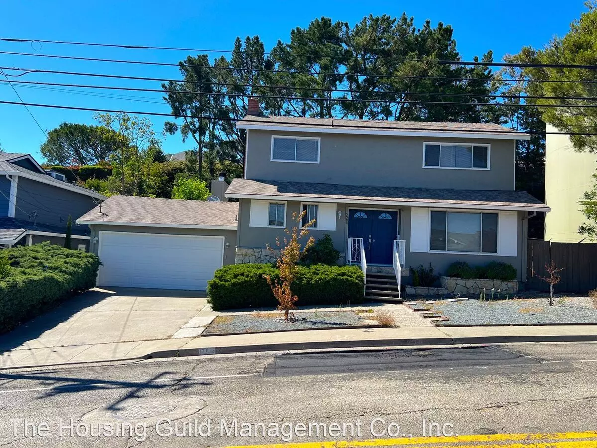 Renovated 4 Bedroom Home in an Idyllic Residential Neighborhood photo 2