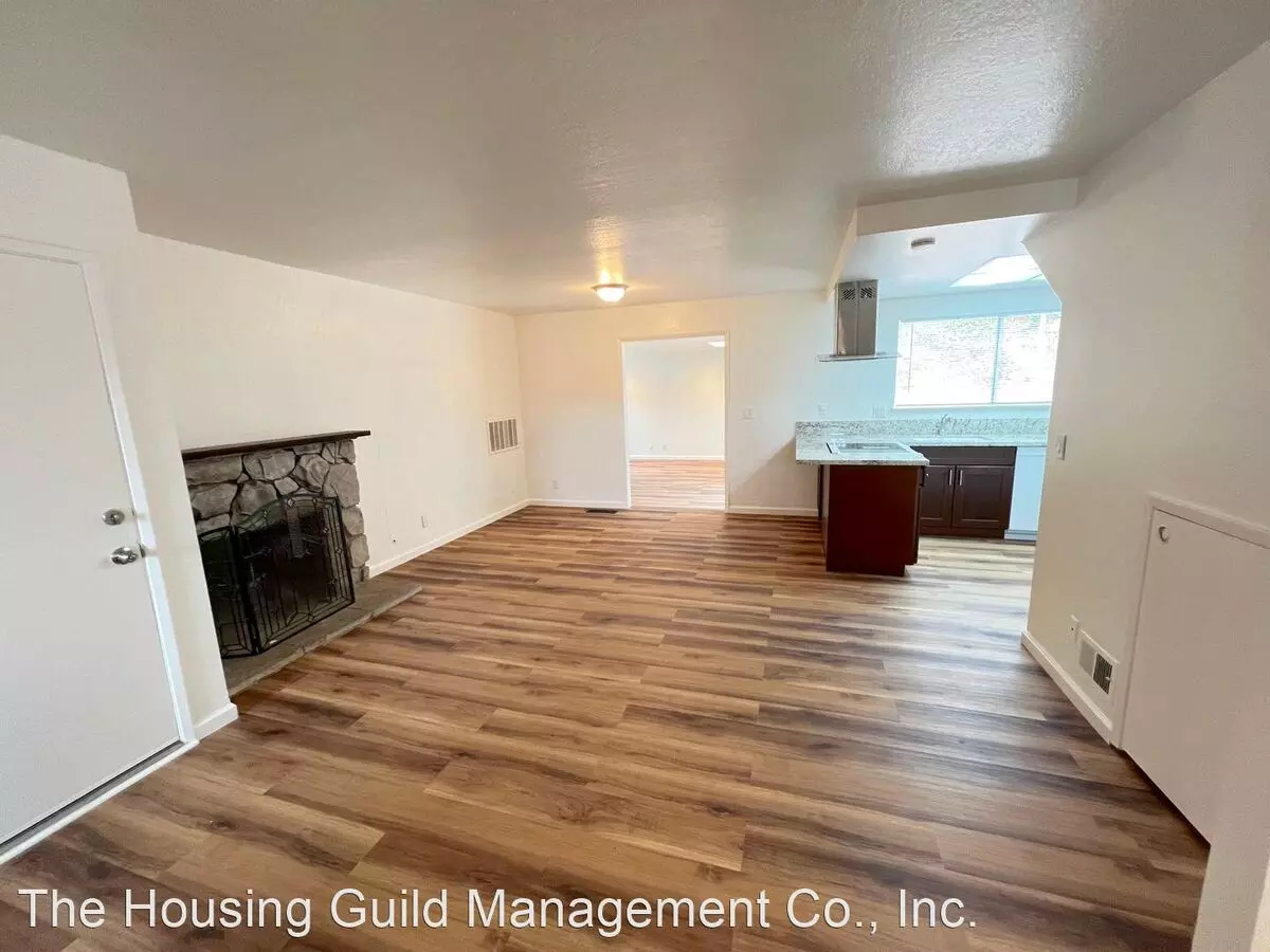 Renovated 4 Bedroom Home in an Idyllic Residential Neighborhood photo 4