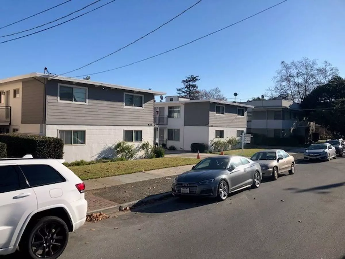435 Walnut photo 3