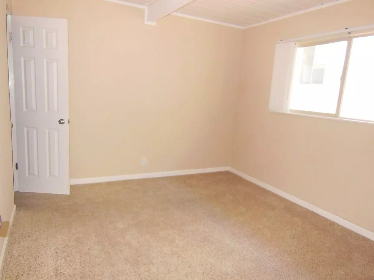 435 Walnut photo 4