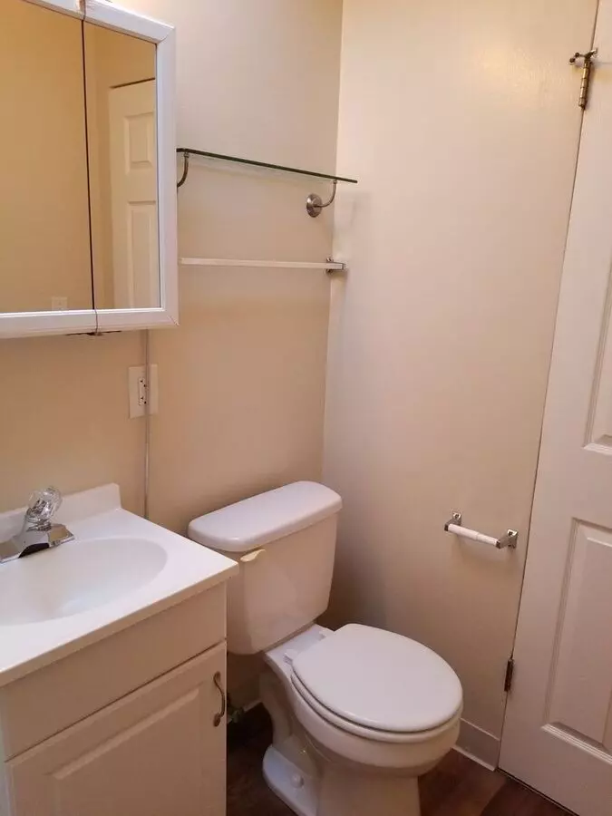435 Walnut photo 2