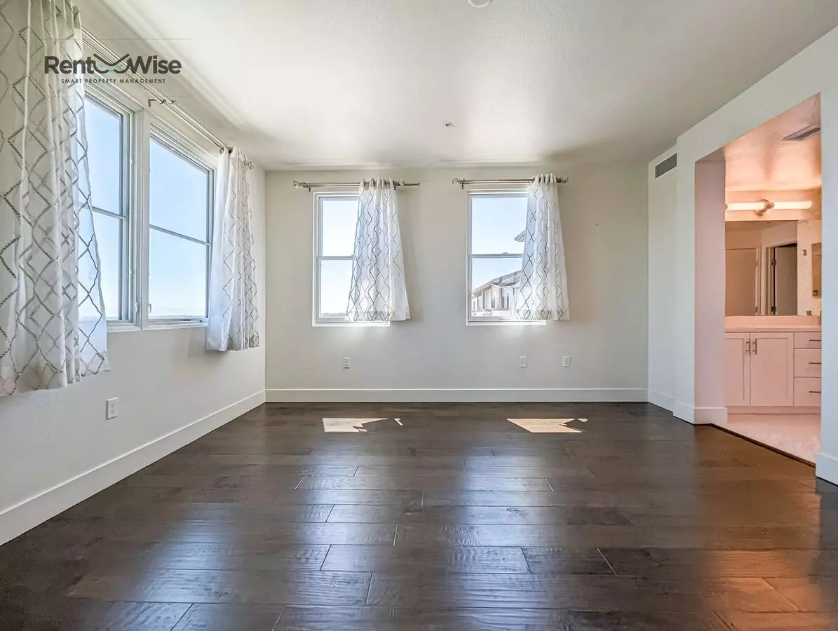 657 Walnut ST 437 photo 2