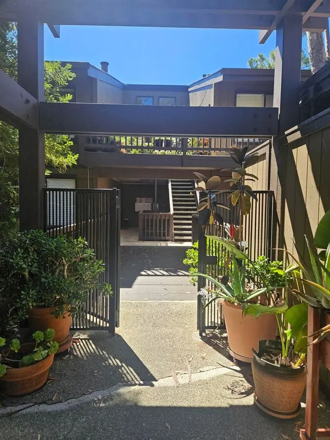 Rarely Available 2 Bedroom 2 Bathroom Brittan Heights Condo photo 2