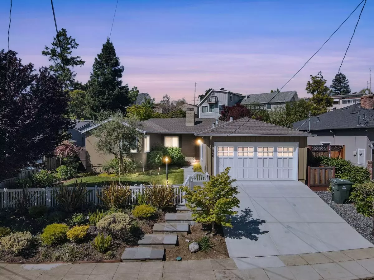 448 Emerald Ave photo 2