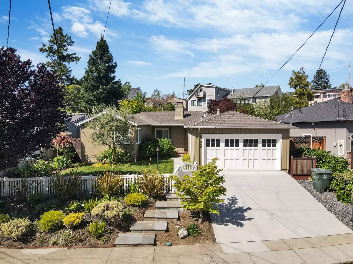 448 Emerald Ave photo 5