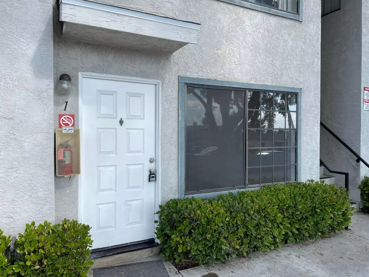 1948 Emerald St - Pacific Beach, CA photo 2