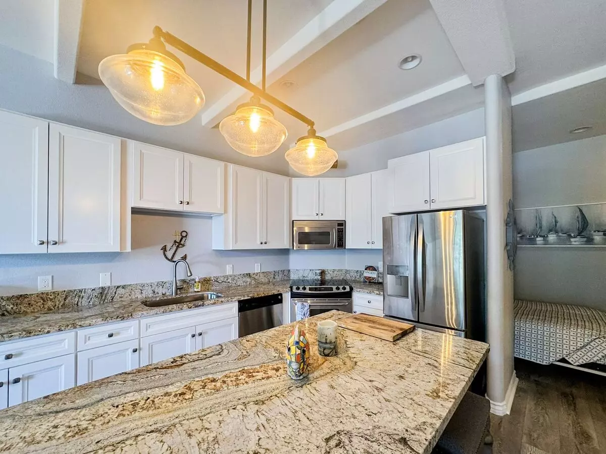 Beautiful Furnished 1 Bedroom, 1.5 Bath Condo With Harbor Views - Flexible Lease! photo 4