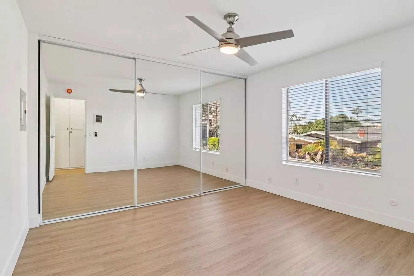 University Crest Apartments photo 5