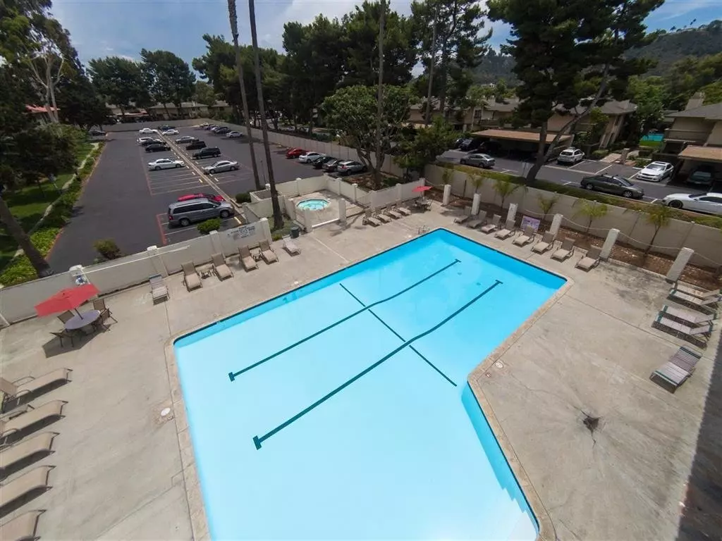 $2,000- 1 Bed / 1 Bath Condo Located In Mission Plaza Complex In Mission Valley photo 5